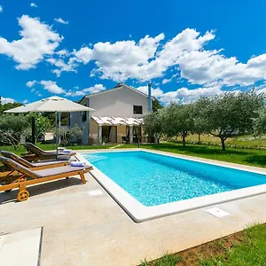https://pool-premium-apartment.in-istria.net